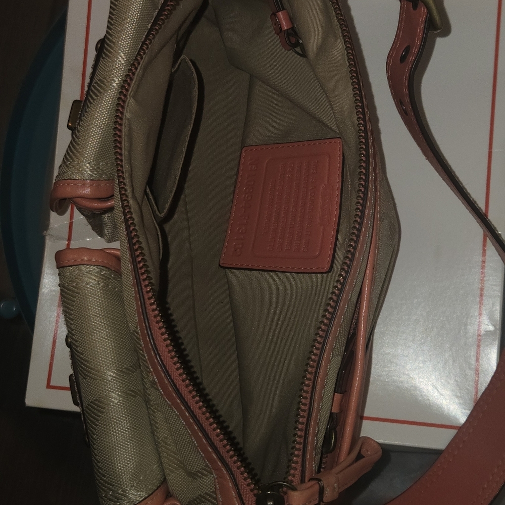 Coach Legacy Double Turnlock Soulderbag Tan Canvas With Coral Leather - Picture 16 of 17